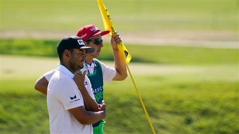 Column: Camilo Villegas’s comeback was sparked by a caddie who loves to coach